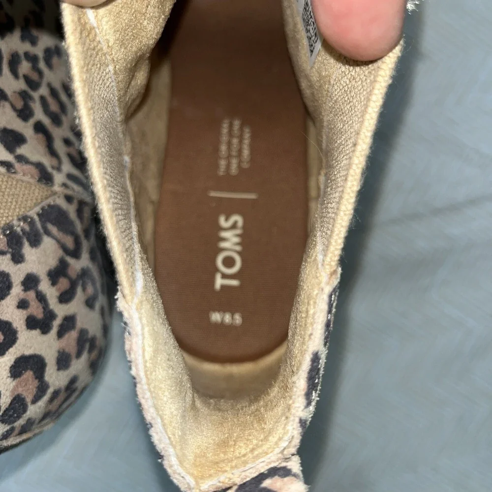 Toms Kelsey Desert Tan Leopard Pull On Wedge Heel Suede Ankle Boot Sz 8.5 Comfor
